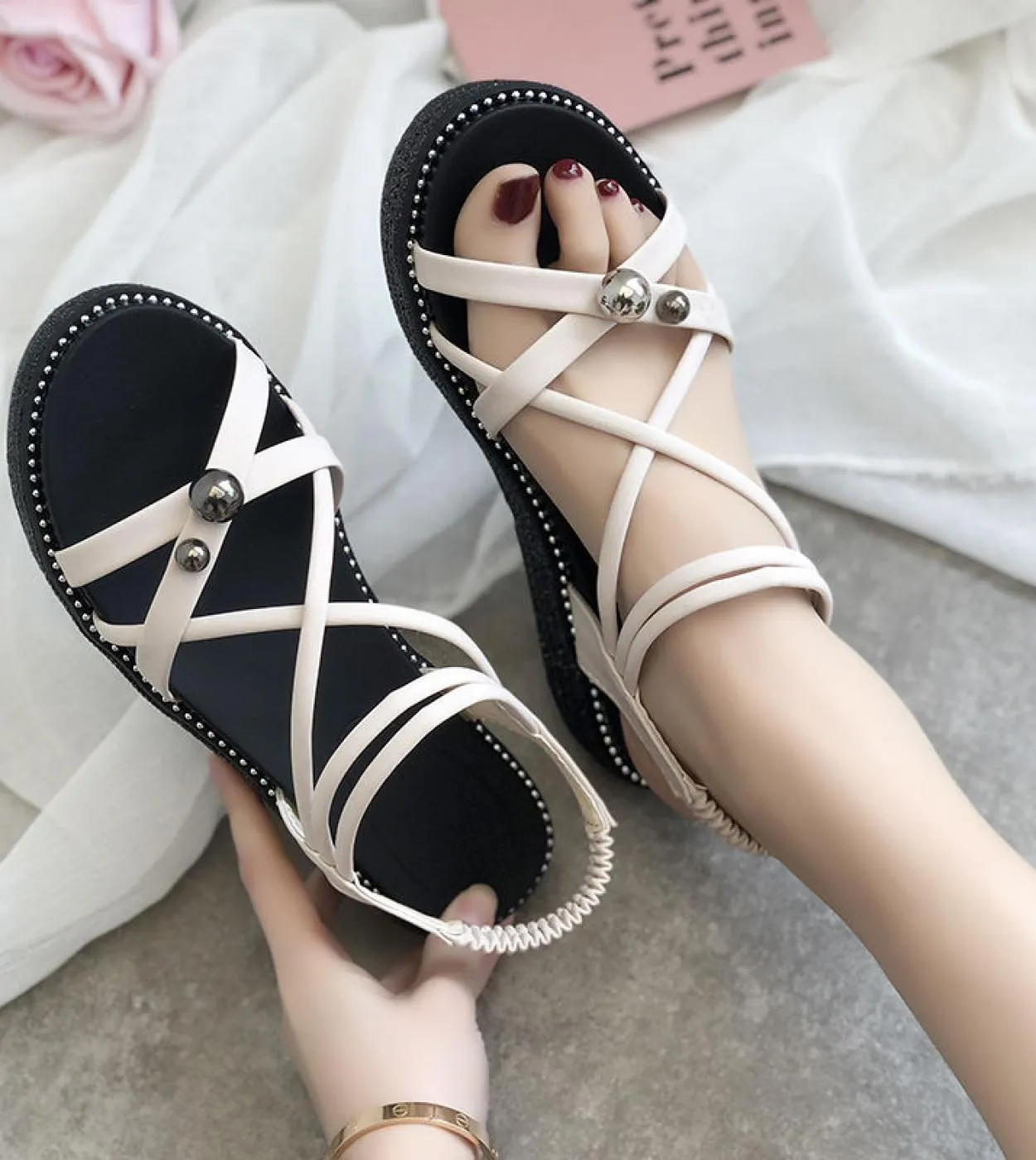2022 Sandali con zeppa bohémien Scarpe con tacco da donna comode Scarpe da donna estive da spiaggia di grandi dimensioni Gladiat