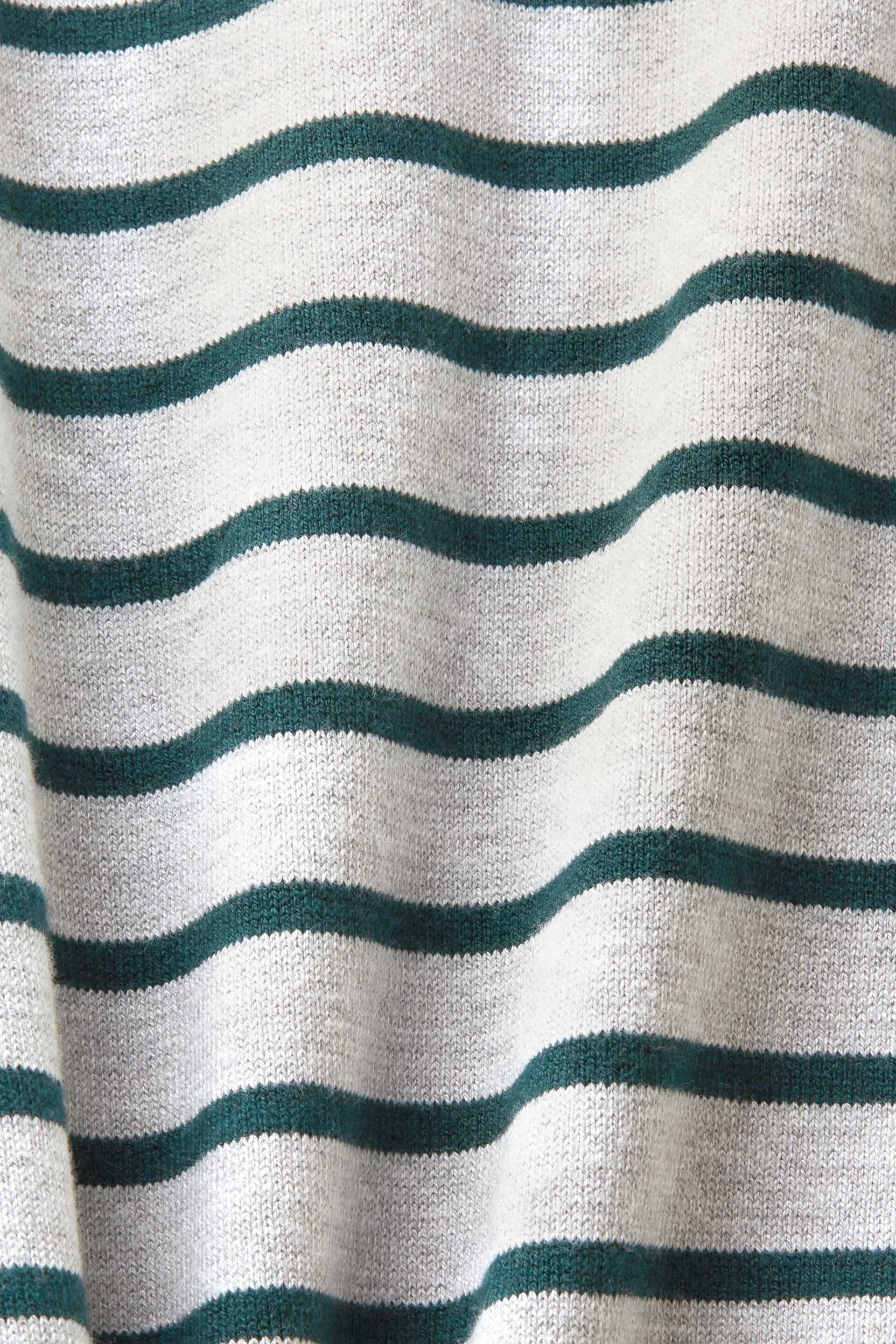Abito in maglia con collo a lupetto
