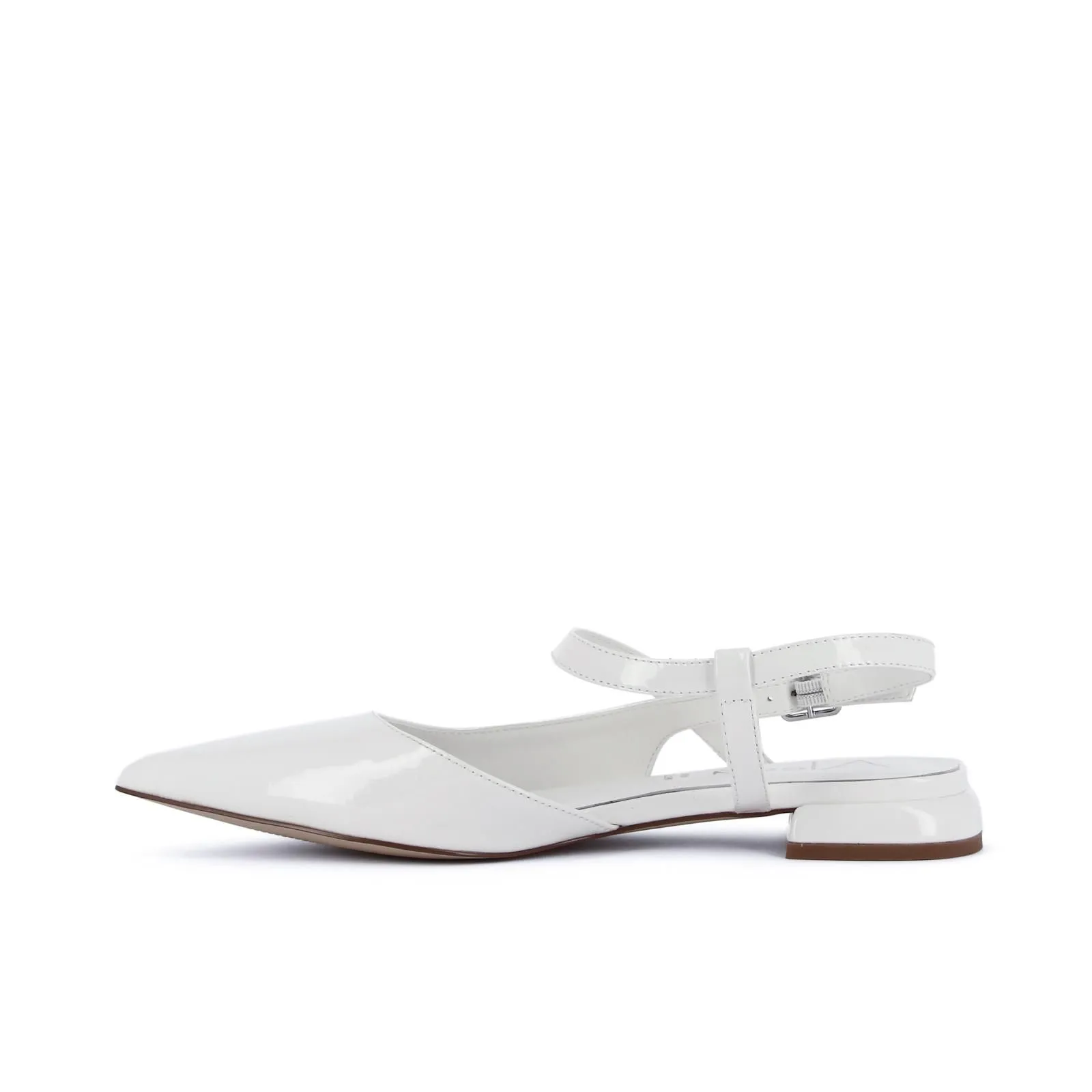 Ballerine bianche lucide a punta con tacco basso e sling back