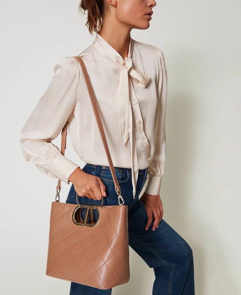 Borsa shopper 'Lila' trapuntata con manico Oval T