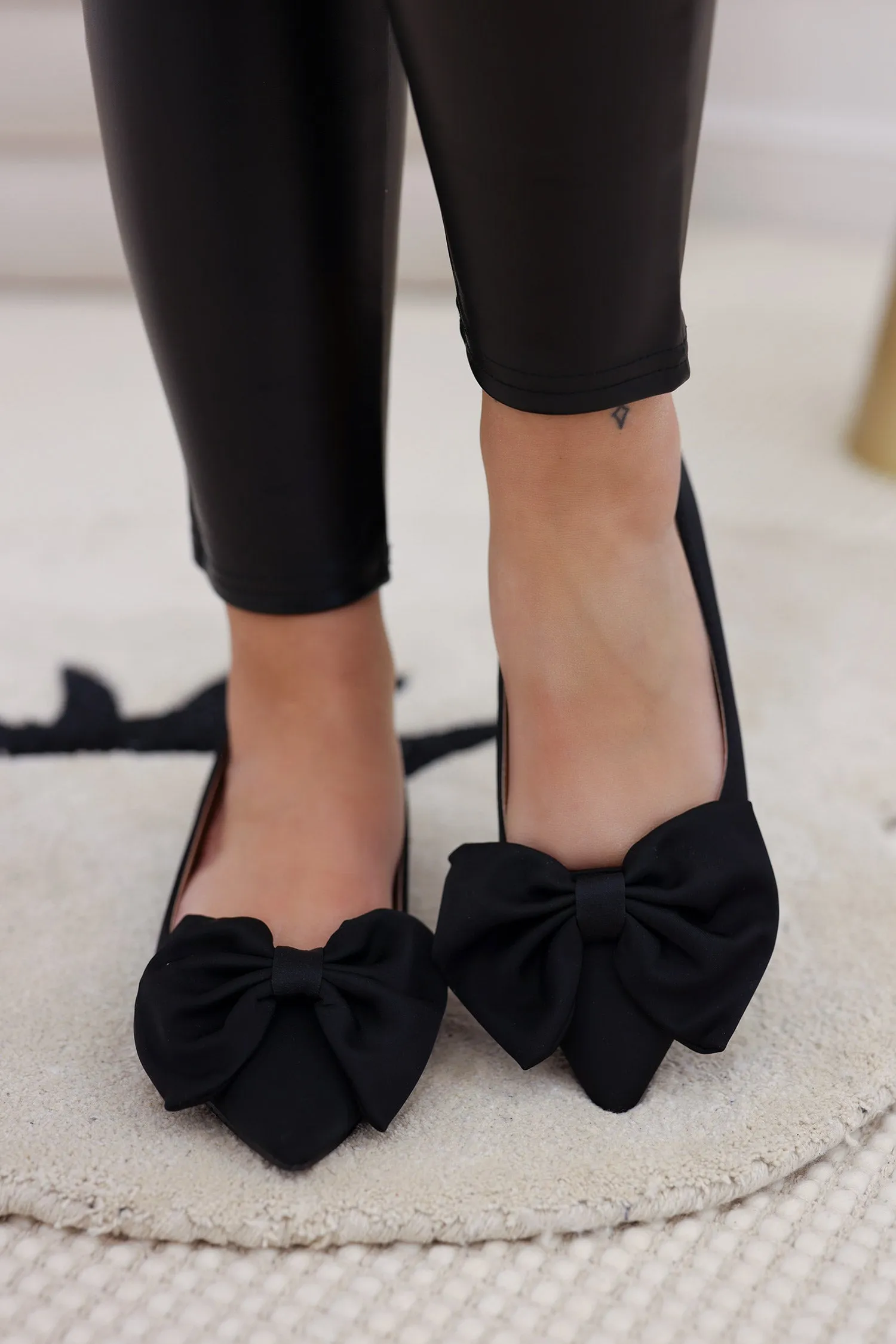 DIAMOND - Ballerine nere in raso con fiocco
