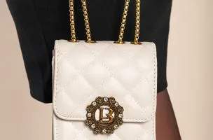 Elegante borsa a mano piccola con dettaglio trapuntato, bianca