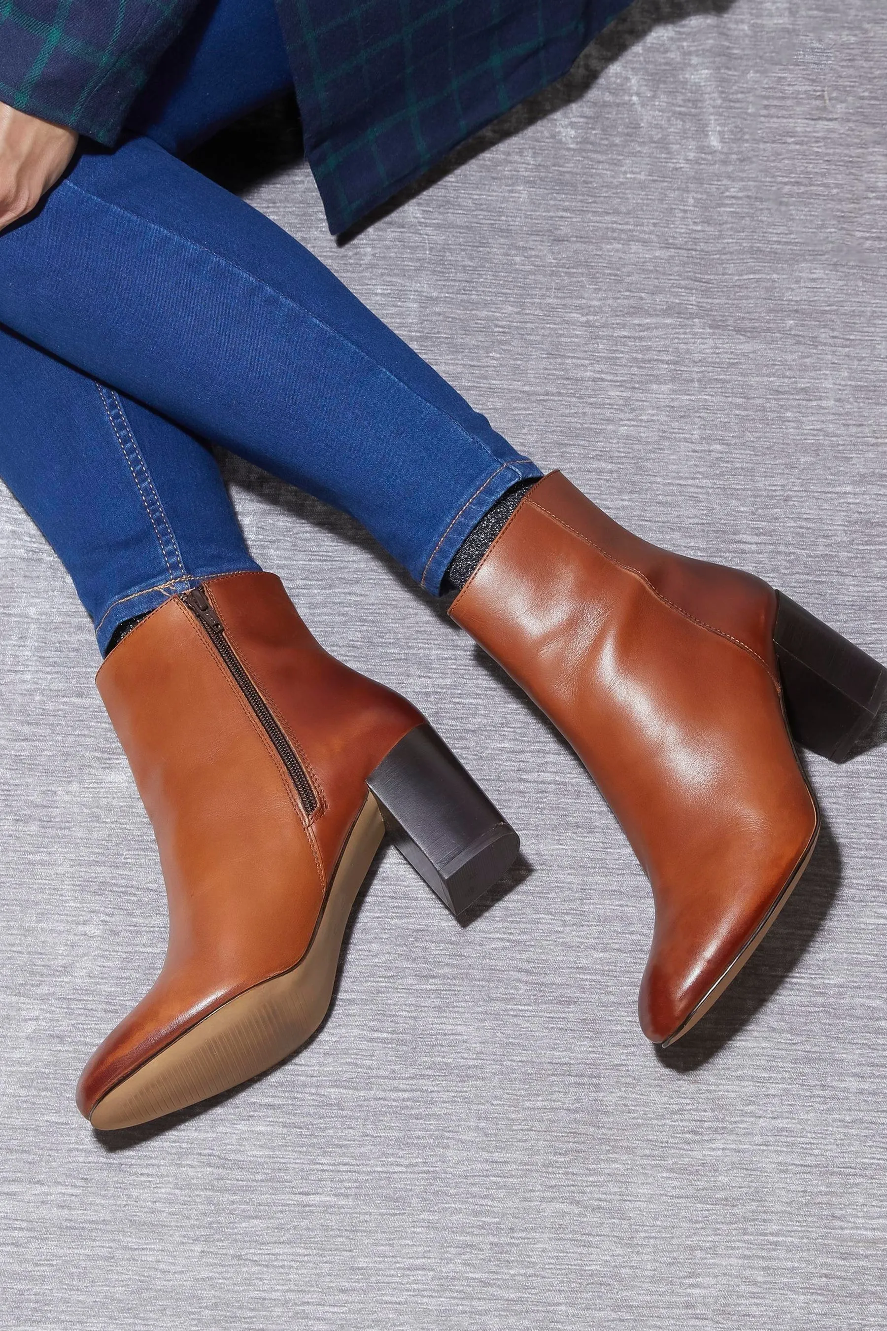 Jones Bootmaker - Neptune - Stivali alla caviglia in pelle con tacco