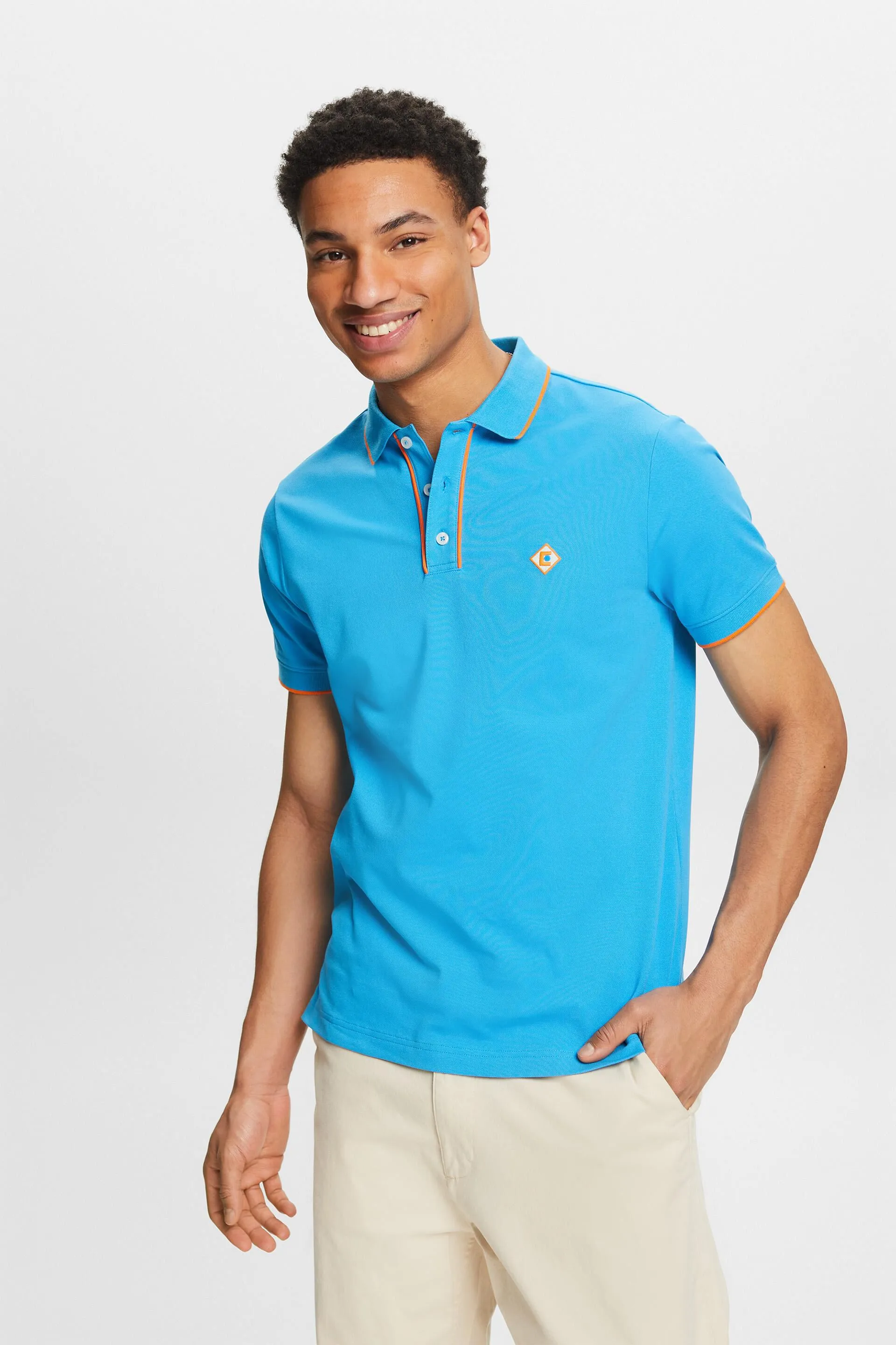 Polo con logo