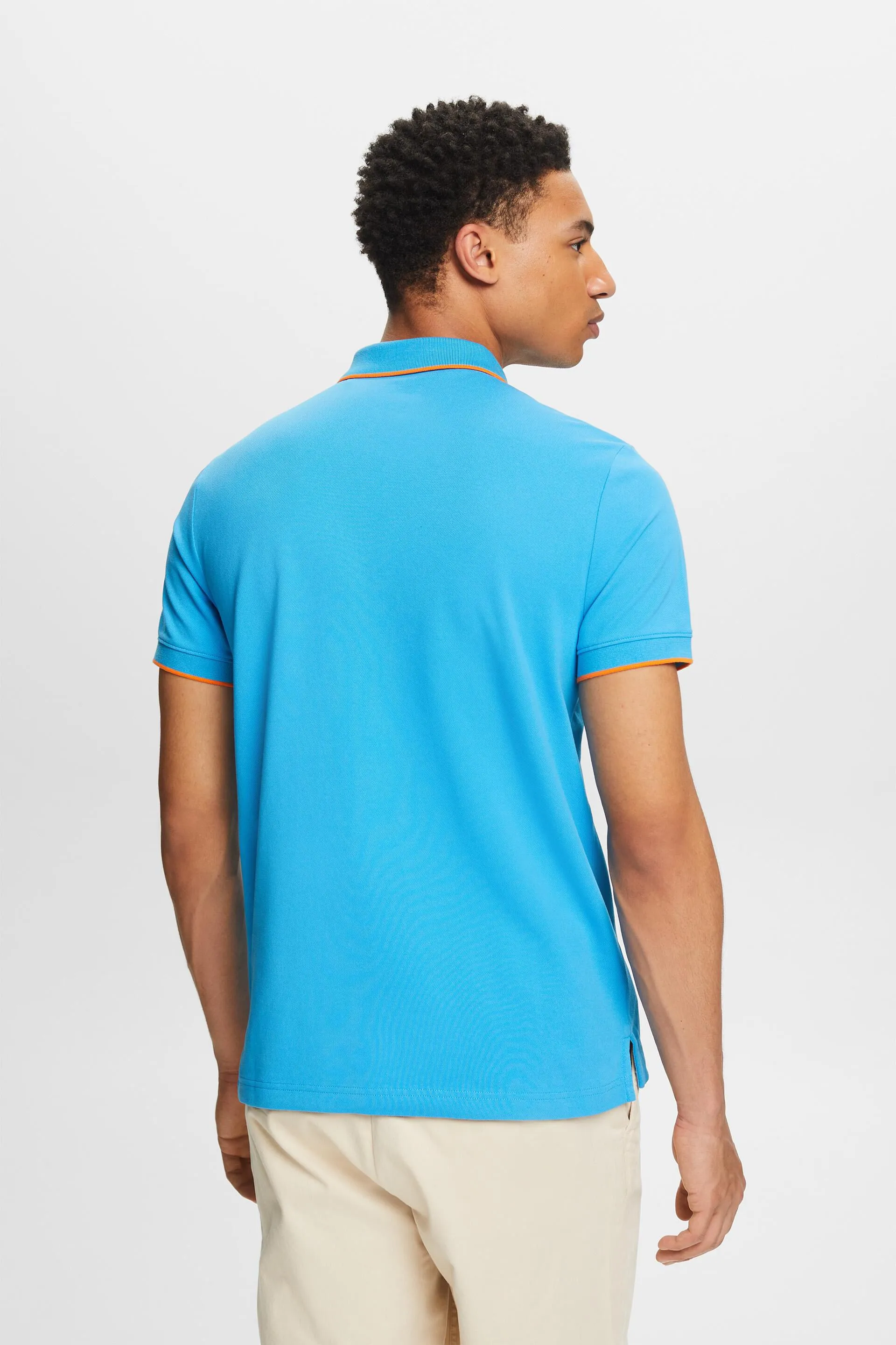 Polo con logo