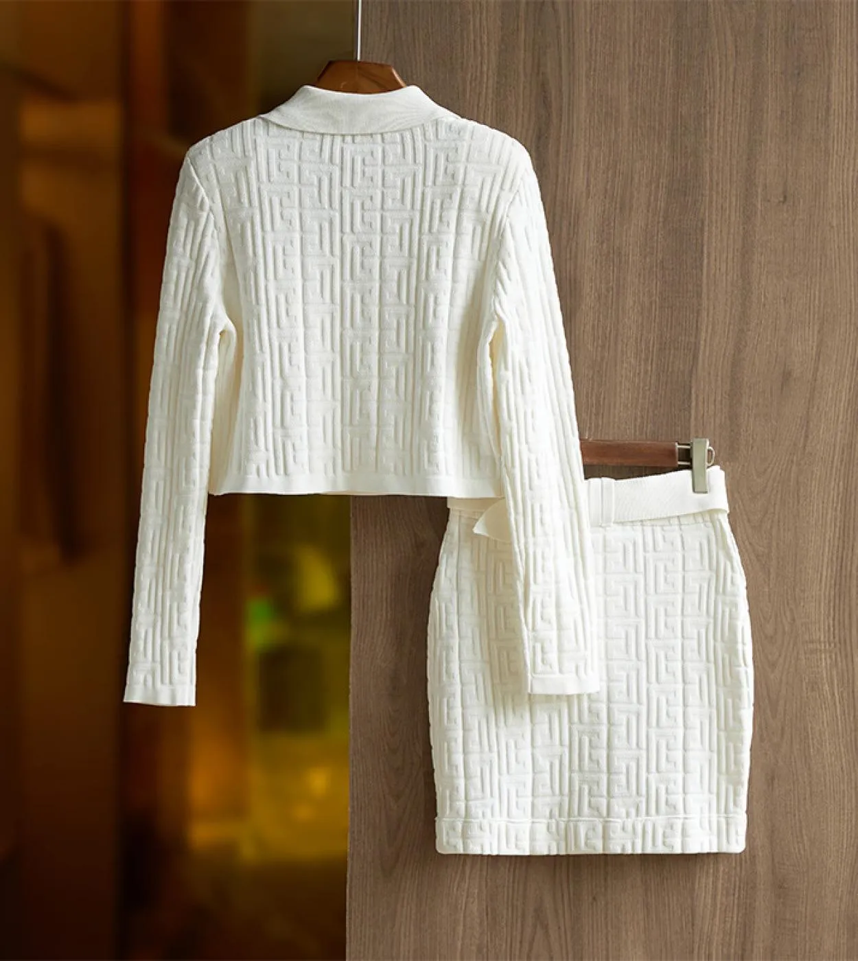 Set di gonne lavorate a maglia bianche e nere Autunno Inverno Nuovo completo di gonna Colletto superiore Cintura Matita Sottile
