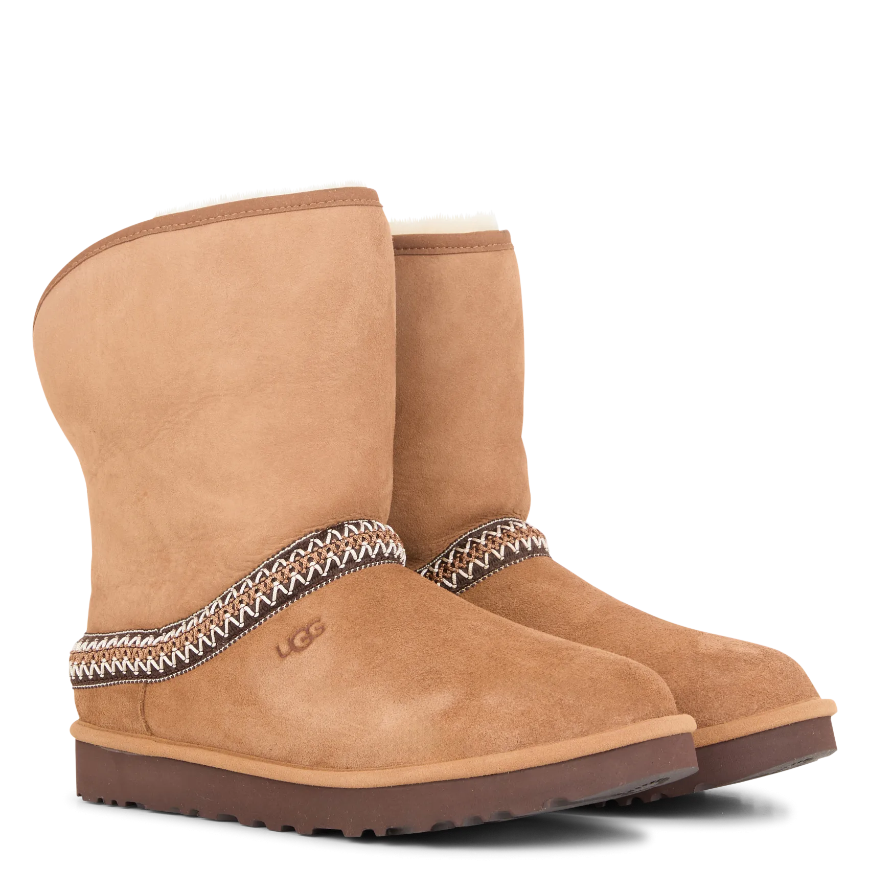  UGG   CLASSIC SHORT CRESCENT - Stivali in camoscio di fibre riciclate | Marrone
